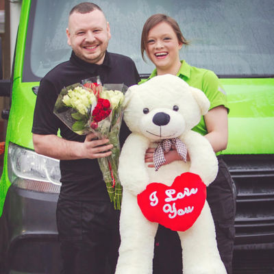 Asda delivery driver Shaun rushes to the scene to save his girlfriends life